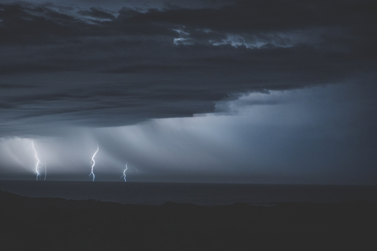 What a mess! Over 20,000 people in New Jersey lose power because of the fierce storms. thunder-strom in new jersery